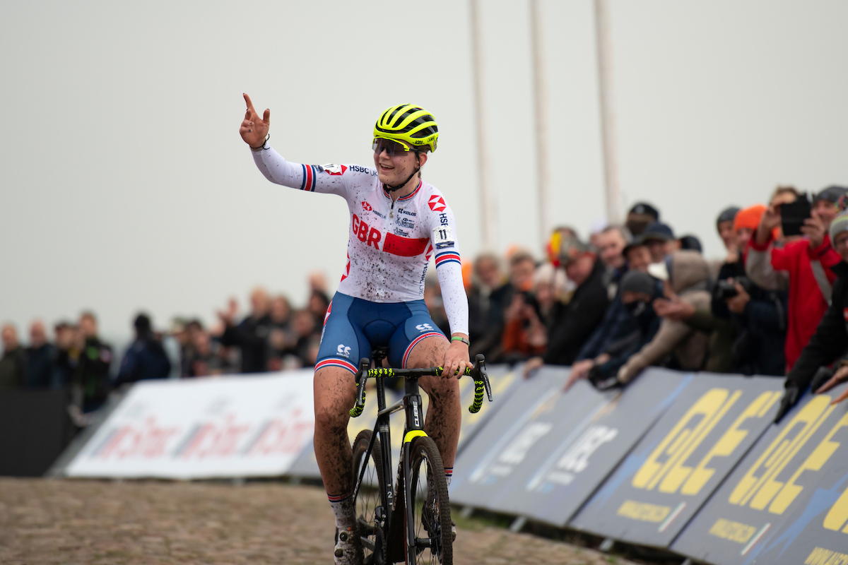 Zoe Backstedt kwam, zag en overwon op de VAM-berg