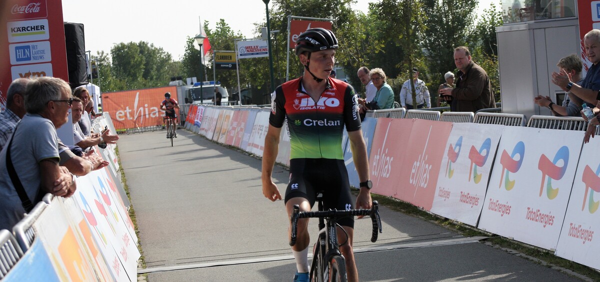 Aaron Dockx zegeviert in Bredene