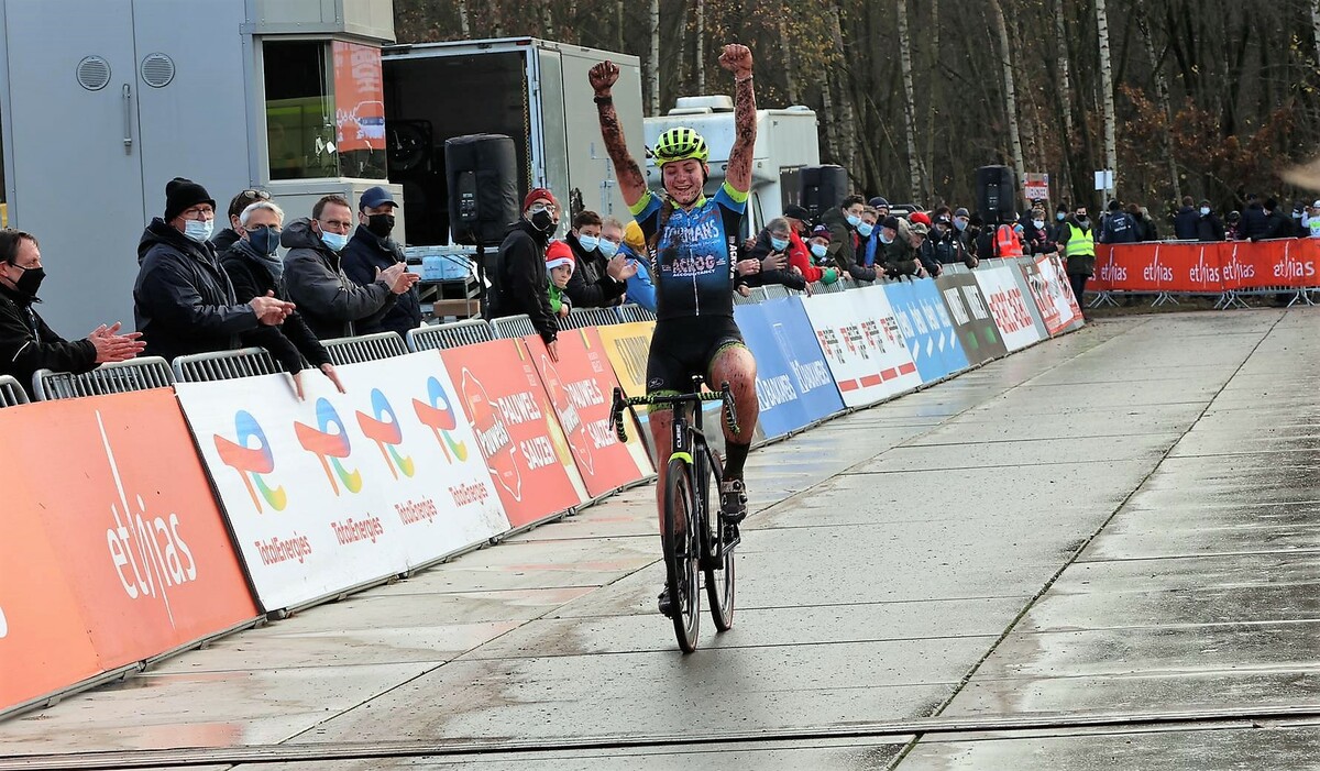 Zoe Bäckstedt schittert in Essen 