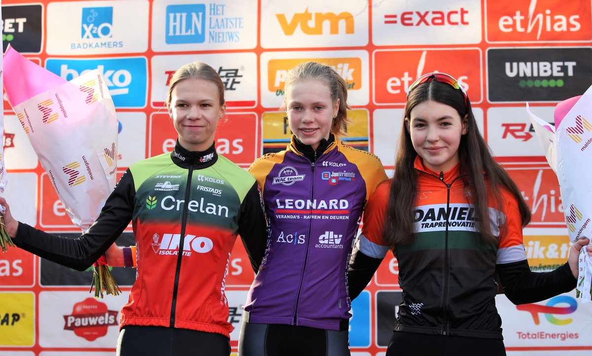 Maldegem 2022 podium nieuwelingen meisjes.jpg (618 KB)