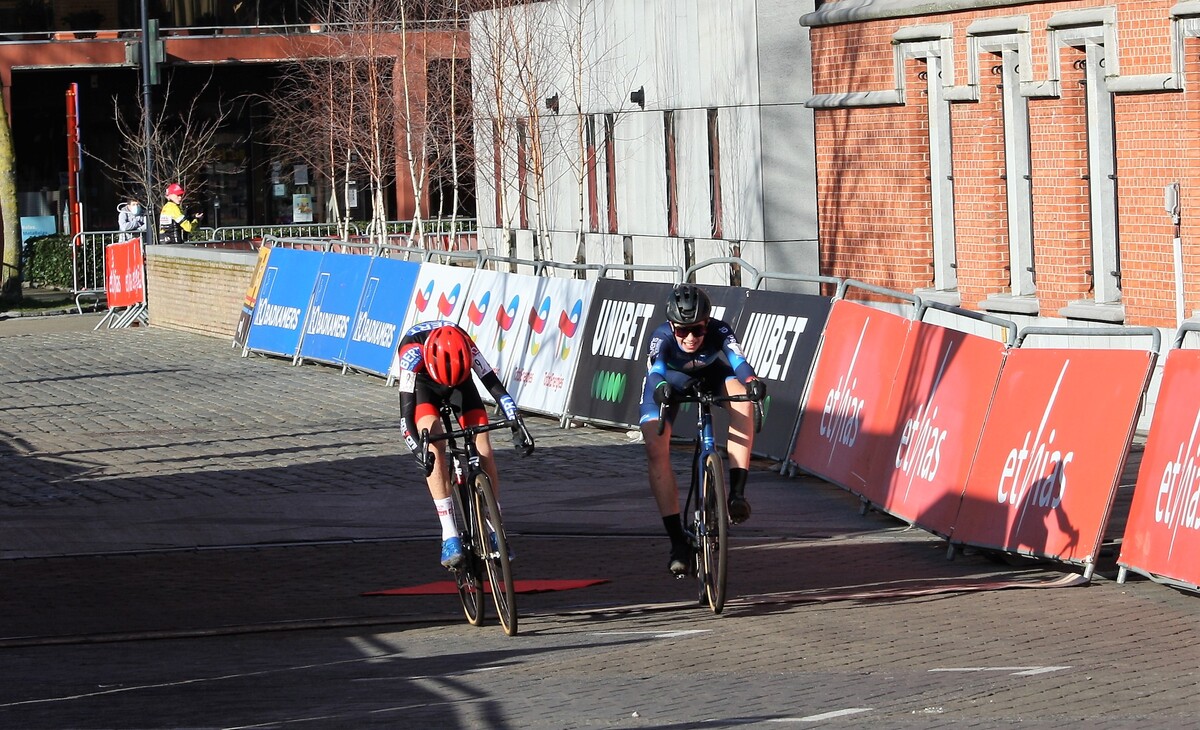 Sprints met twee beslissend voor winst bij de nieuwelingen