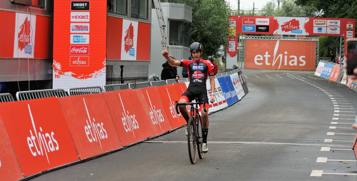 Yordi Corsus triomfeert bij juniores in Rapencross