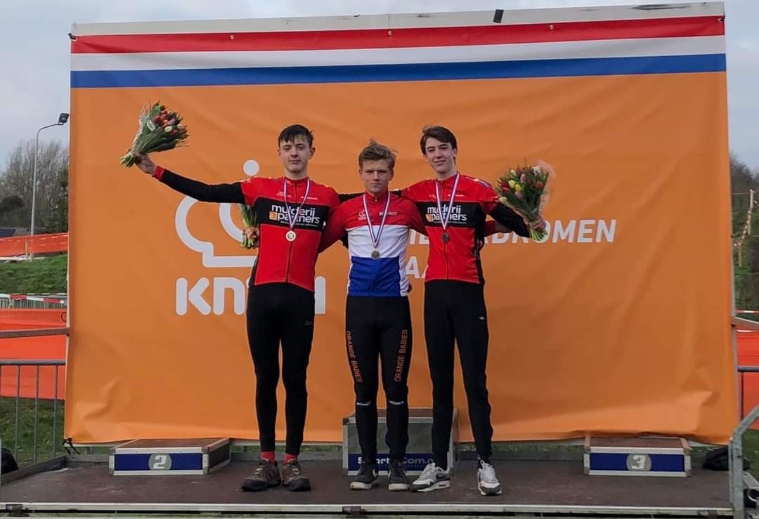 NK veldrijden 2022 nieuwelingen 2de j podium.jpg (160 KB)