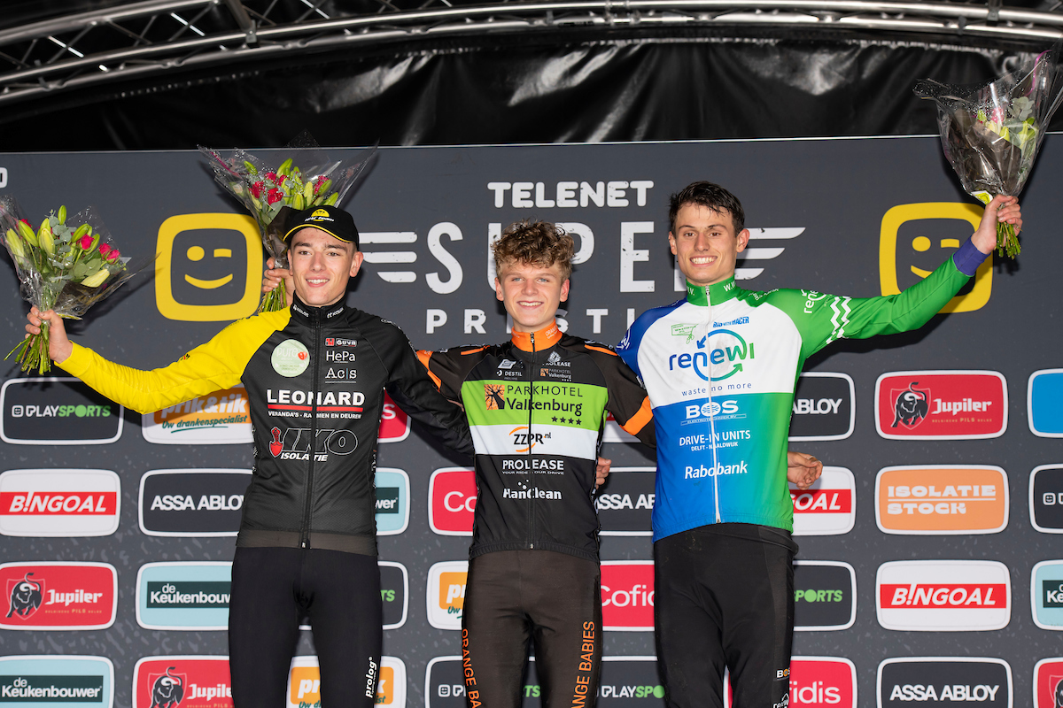 podium juniores herenGIE_1755.JPG (742 KB)