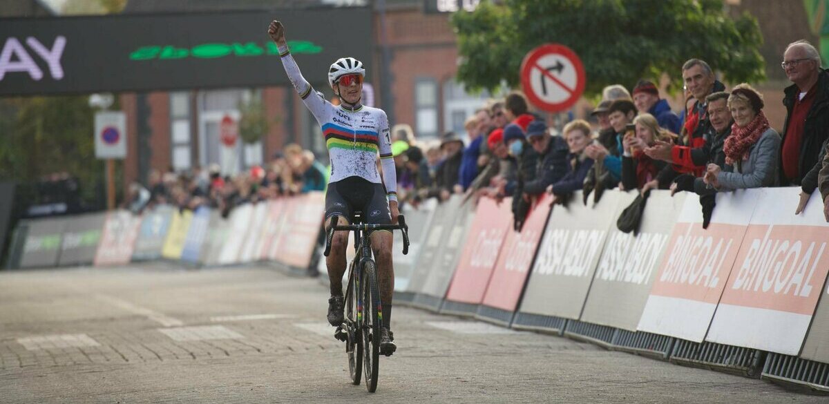 Lucinda Brand wint de superprestigewedstrijd in Niel