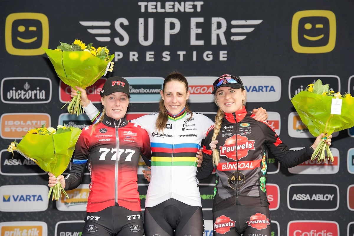 Niel 2021 podium dames credit TFoto.jpg (604 KB)