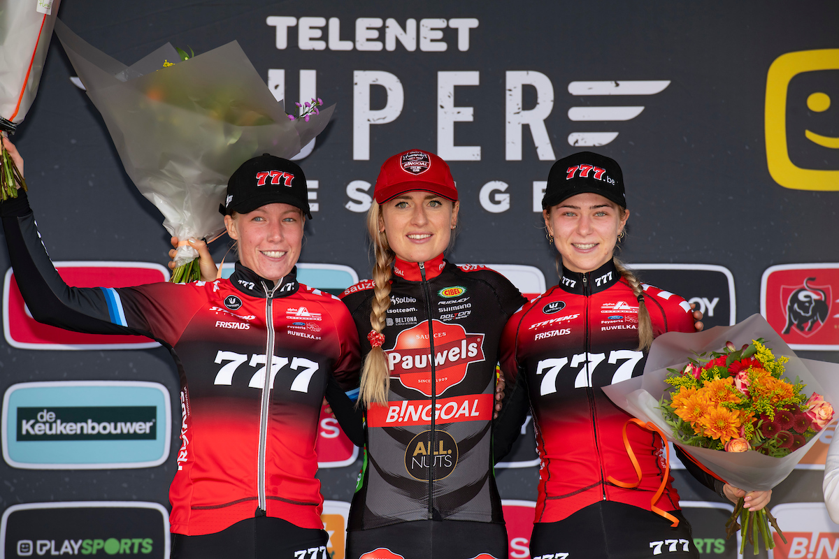 RUD_2955 podium dames.JPG (708 KB)