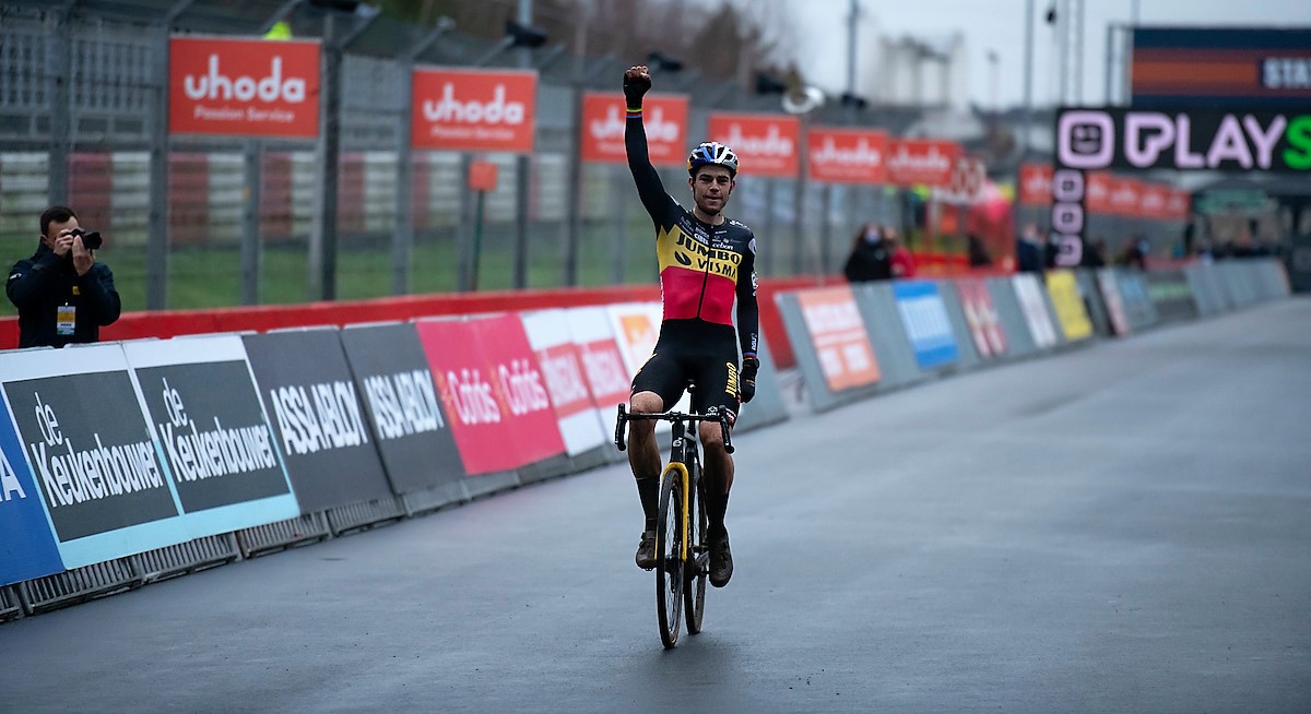 Wout van Aert dominant naar een 5 OP 5