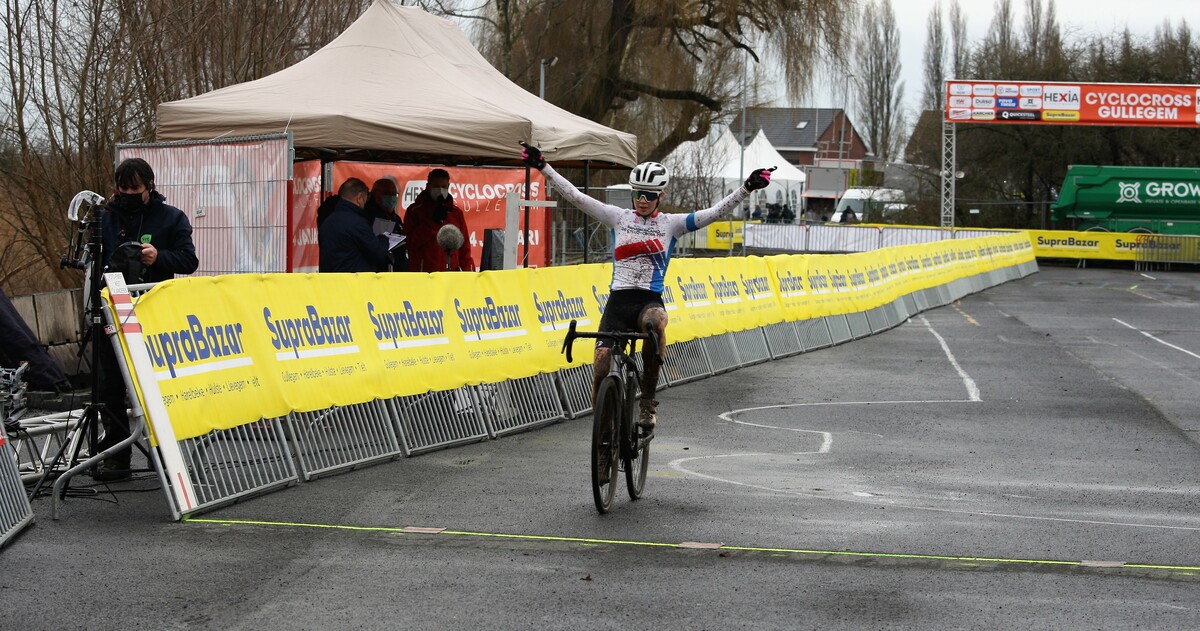 Ava Holmgren grijpt de zege in Gullegem