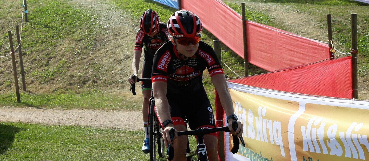 Laura Verdonschot op het podium in Spanje