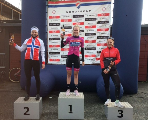 Podium Verhoeven credit team.jpg (71 KB)