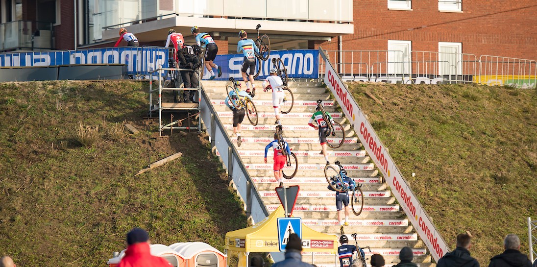 De internationalisering van het veldrijden in het keurslijf van de UCI-ranking