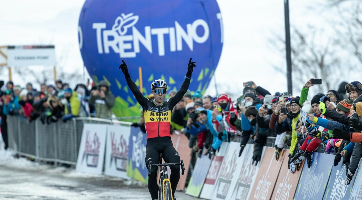 To snow or not to snow, Wout van Aert wint