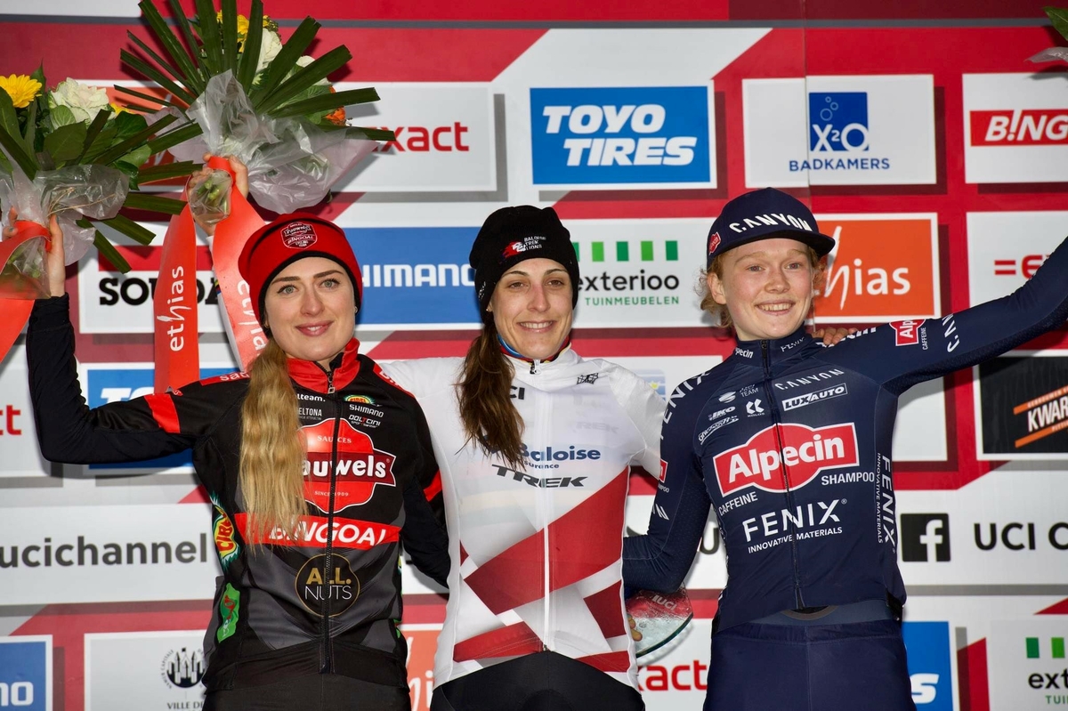 Namen 2021 podium dames credit TFoto.jpg (631 KB)