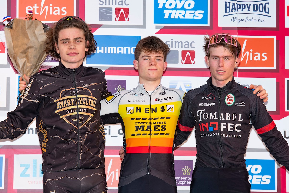 RUC_1863 podium juniores.jpg (357 KB)