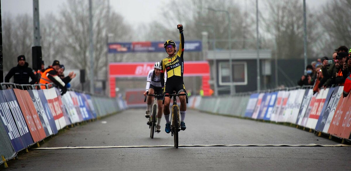 Marianne Vos wint de 1ste editie van WB-manche Rucphen