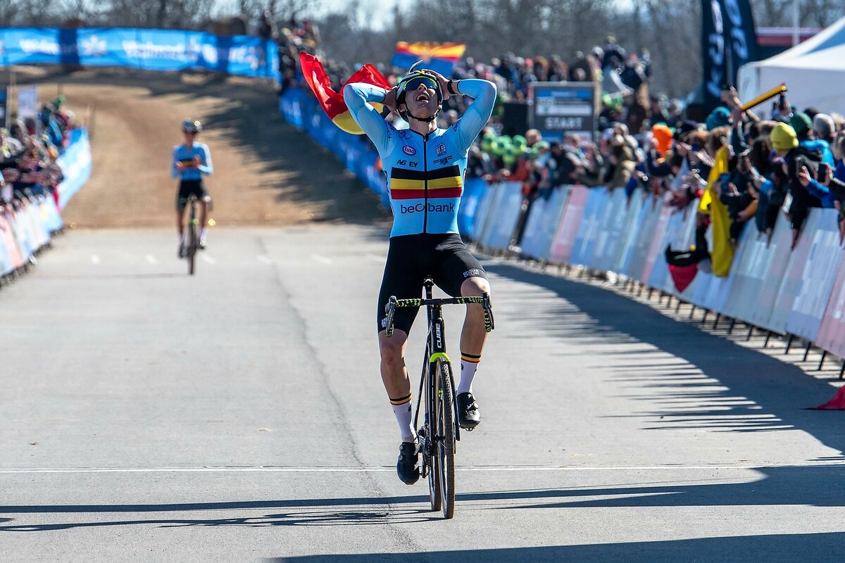 Sterke Joran is wereldkampioen veldrijden 2022 bij U23 heren