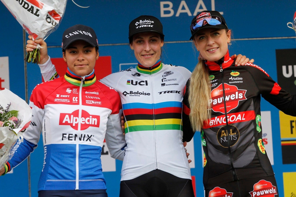 Baal 2022 podium dames.jpg (688 KB)