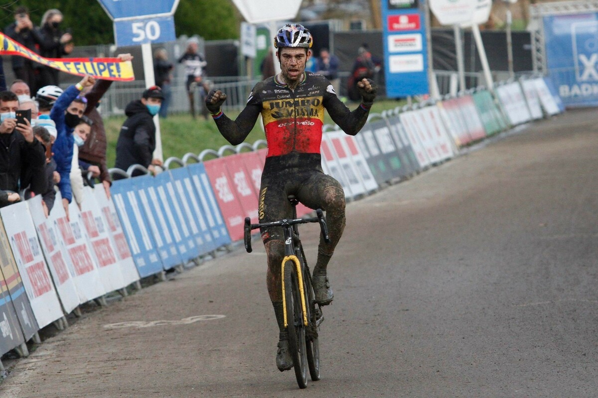 Wout van Aert nog steeds ongeslagen dit veldritseizoen