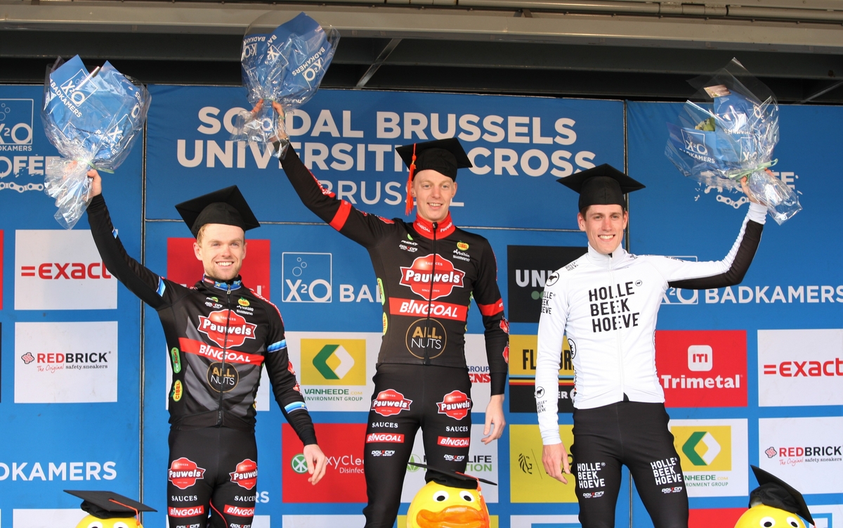 8S4U0179 podium heren Brussel 2022.jpg (670 KB)