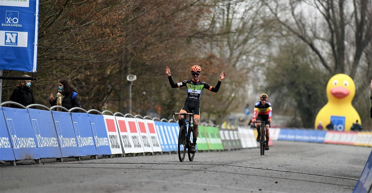 David Haverdings wint de Flandriencross bij de junioren heren