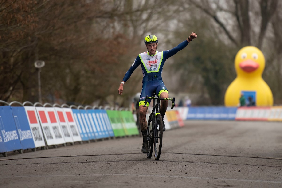 Joran Wyseure zegeviert bij de U23 heren in Hamme