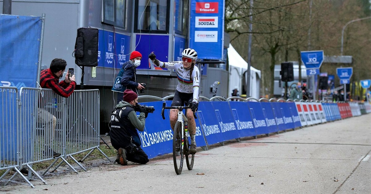 Lucinda Brand solo naar 't hoogste schavotje in Herentals Crosst