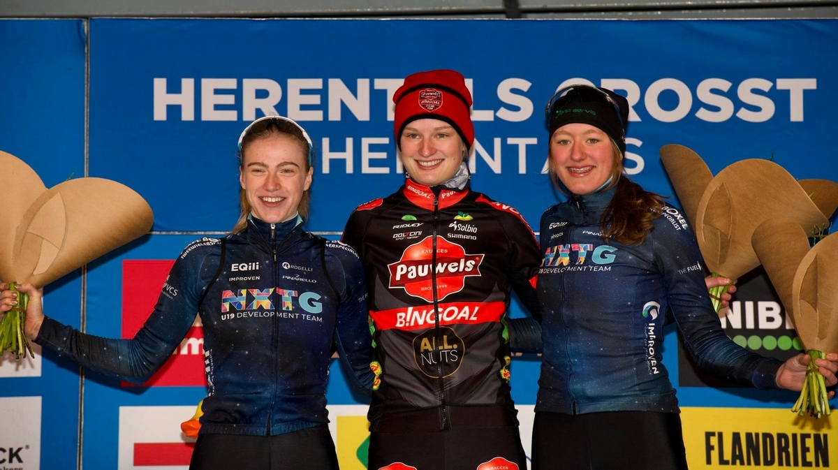 Herentals 2022 podium WJ credit TFoto.jpg (523 KB)