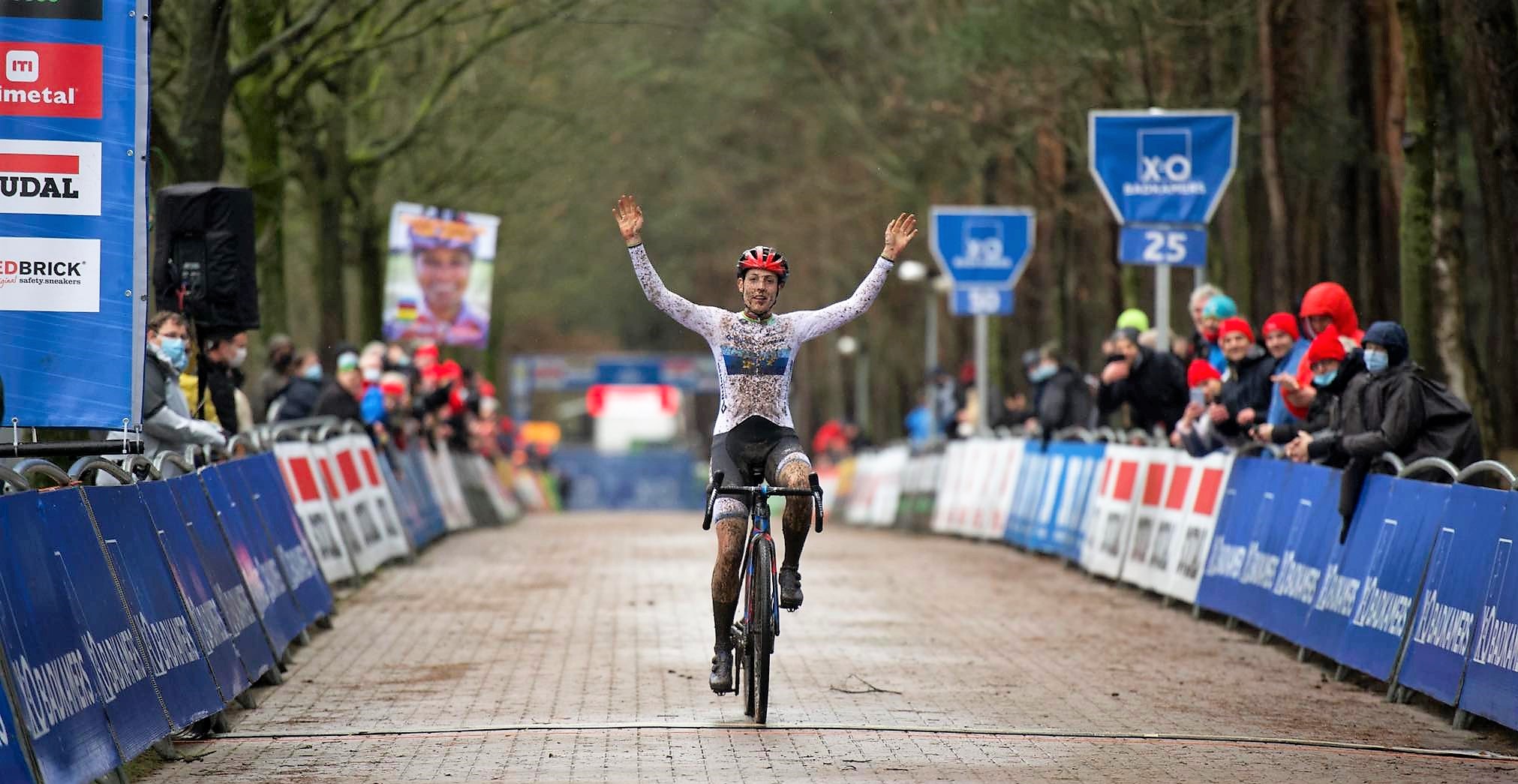 Knappe solo van Lucinda Brand naar winst in Lille