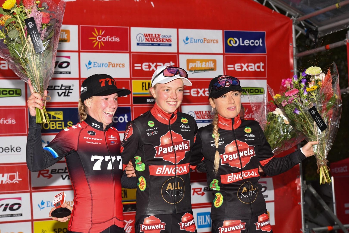 Kruibeke 2022 podium dames credit TFoto.jpg (660 KB)