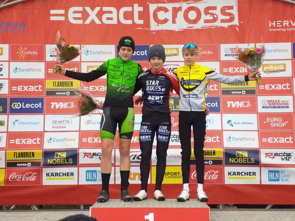 podium nieuwelingen 1ste.jpeg (267 KB)