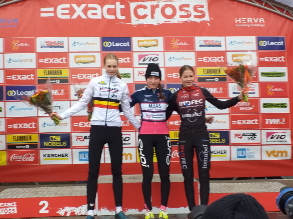 podium nieuwelingen meisjes.jpeg (223 KB)