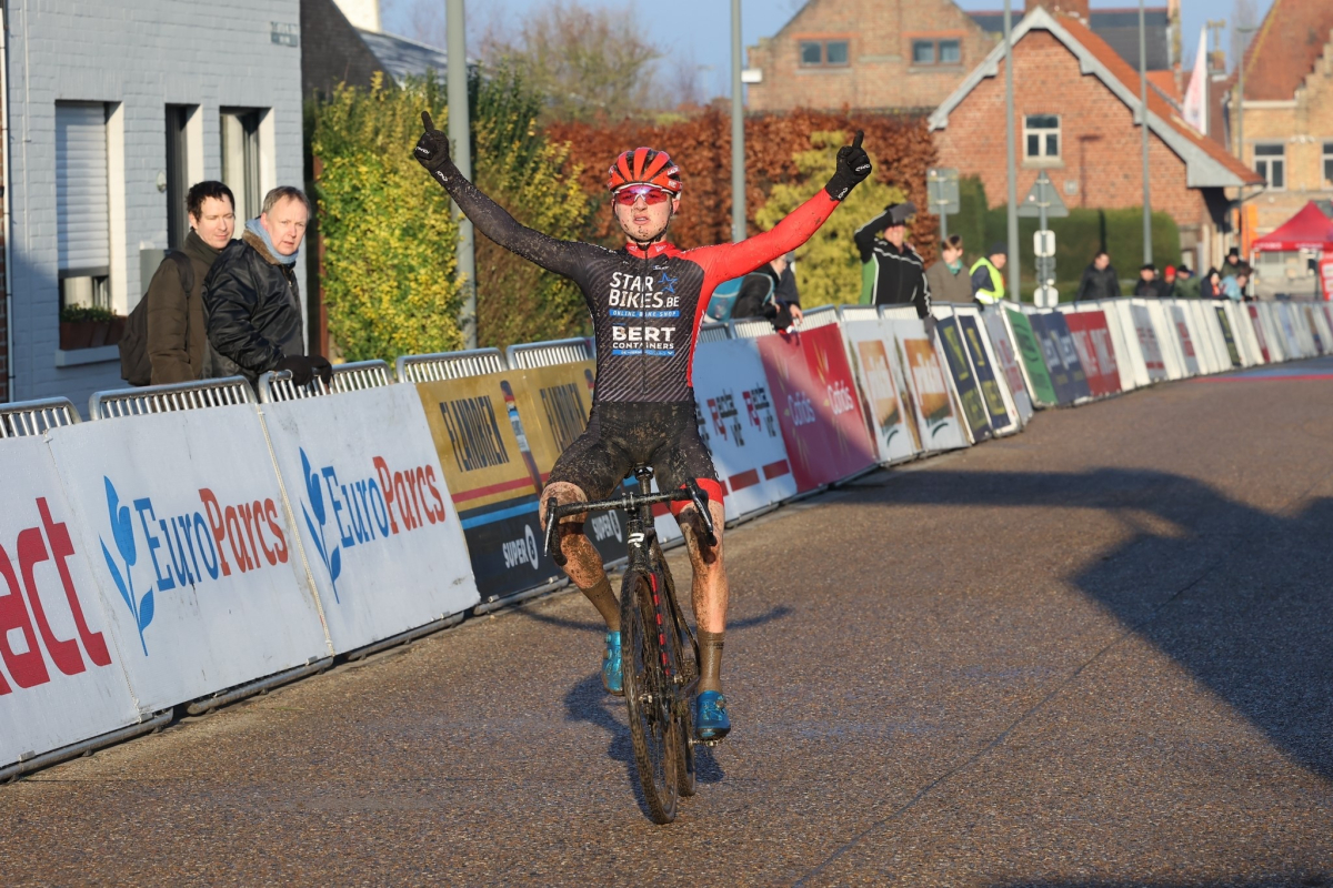 Brent Lippens opent de Kasteelcross 2023 met de zege