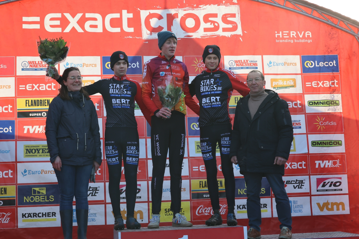 junioren zonnebeke podium.jpeg (1.61 MB)