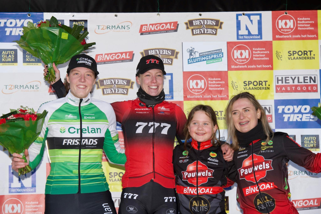 Oostmalle 23 podium dames credit TFoto.jpg (226 KB)