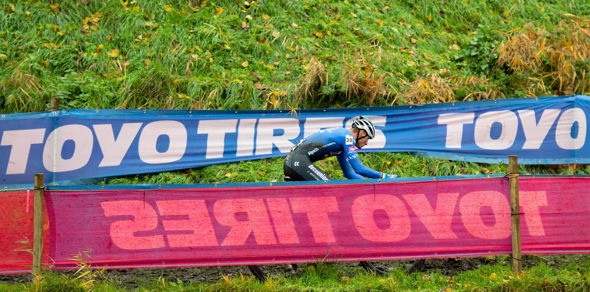 Winstkansen weg voor Van der Poel in SP Boom na tuimelperte