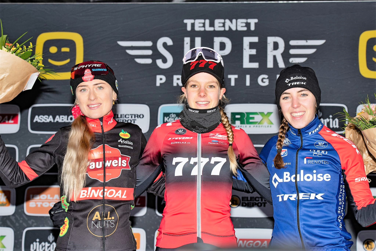 SP Boom 22 podium dames.jpeg (925 KB)