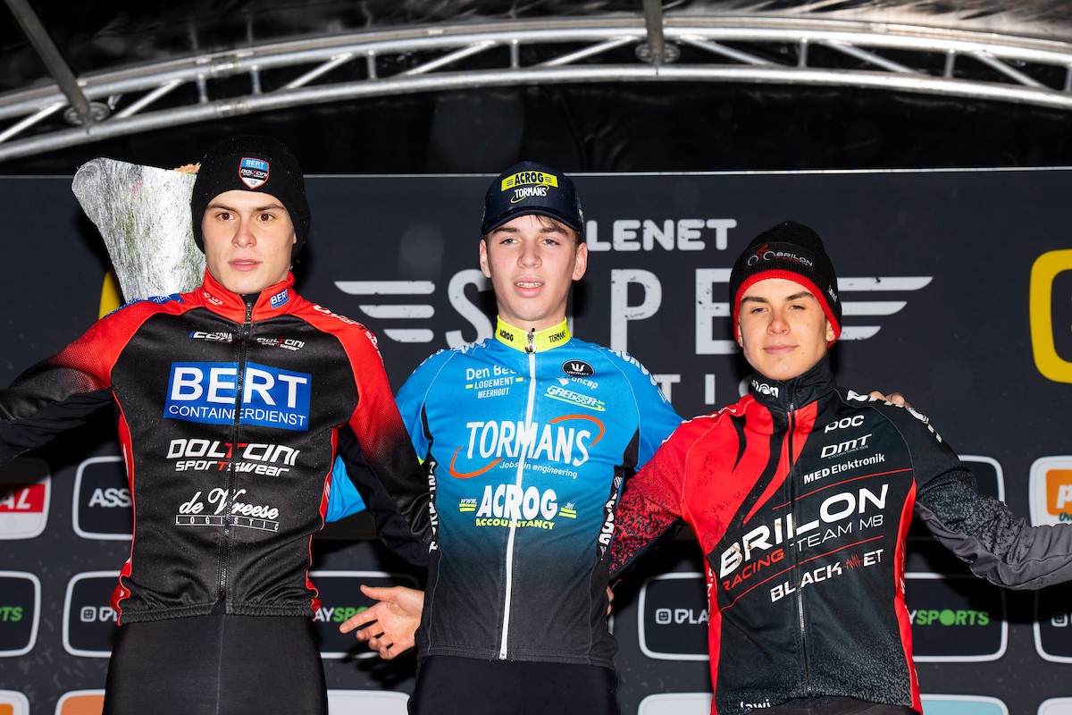 DIE_2249 podium juniores.jpg (314 KB)