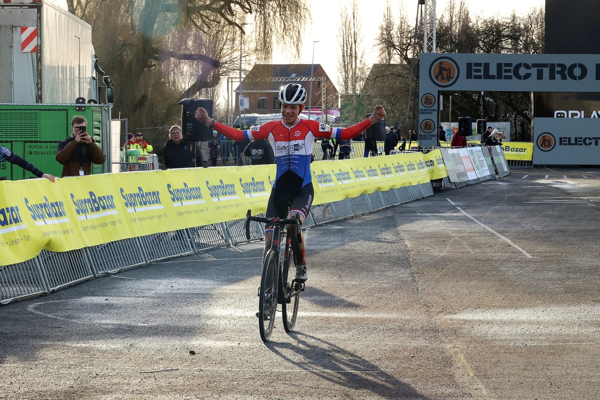 Nederlands kampioen Mouris wint bij de nieuwelingen in Gullegem