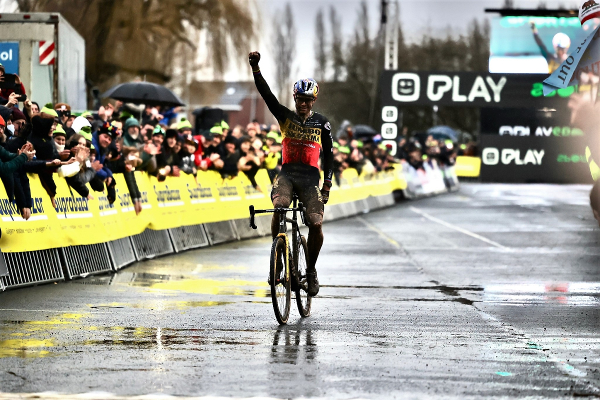 Van Aert wint in Gullegem