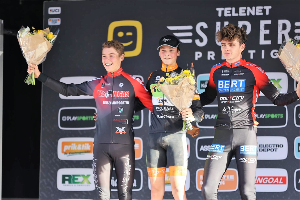 SP Niel 22 podium juniores.jpeg (696 KB)