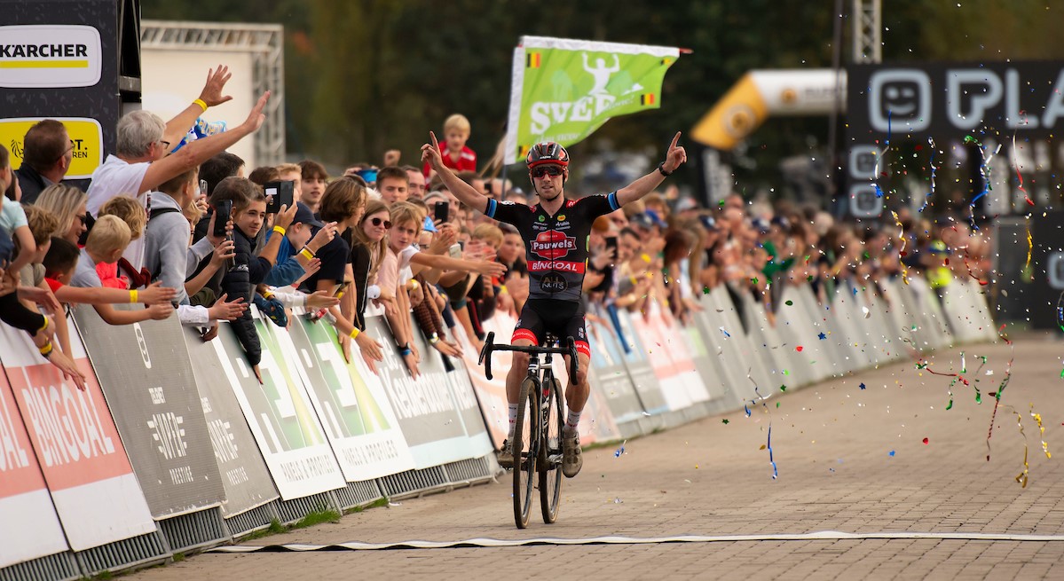 Iserbyt grijpt ook de leidersplaats in de Superprestige