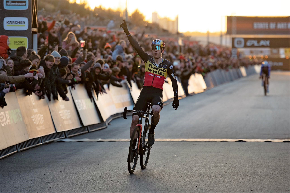 Van Aert zegeviert in Zolder