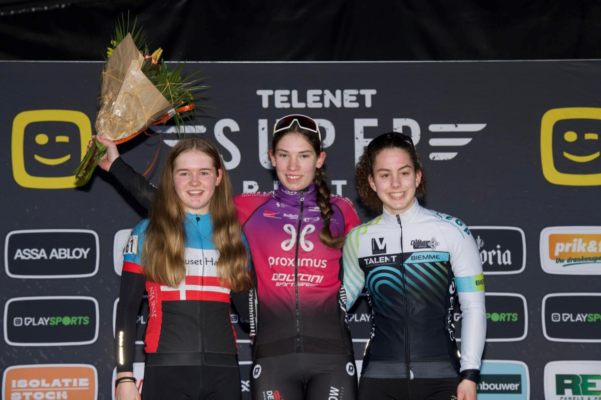 SP Zolder 22 credit TFoto nieuwelingen meisjes podium.jpg (616 KB)