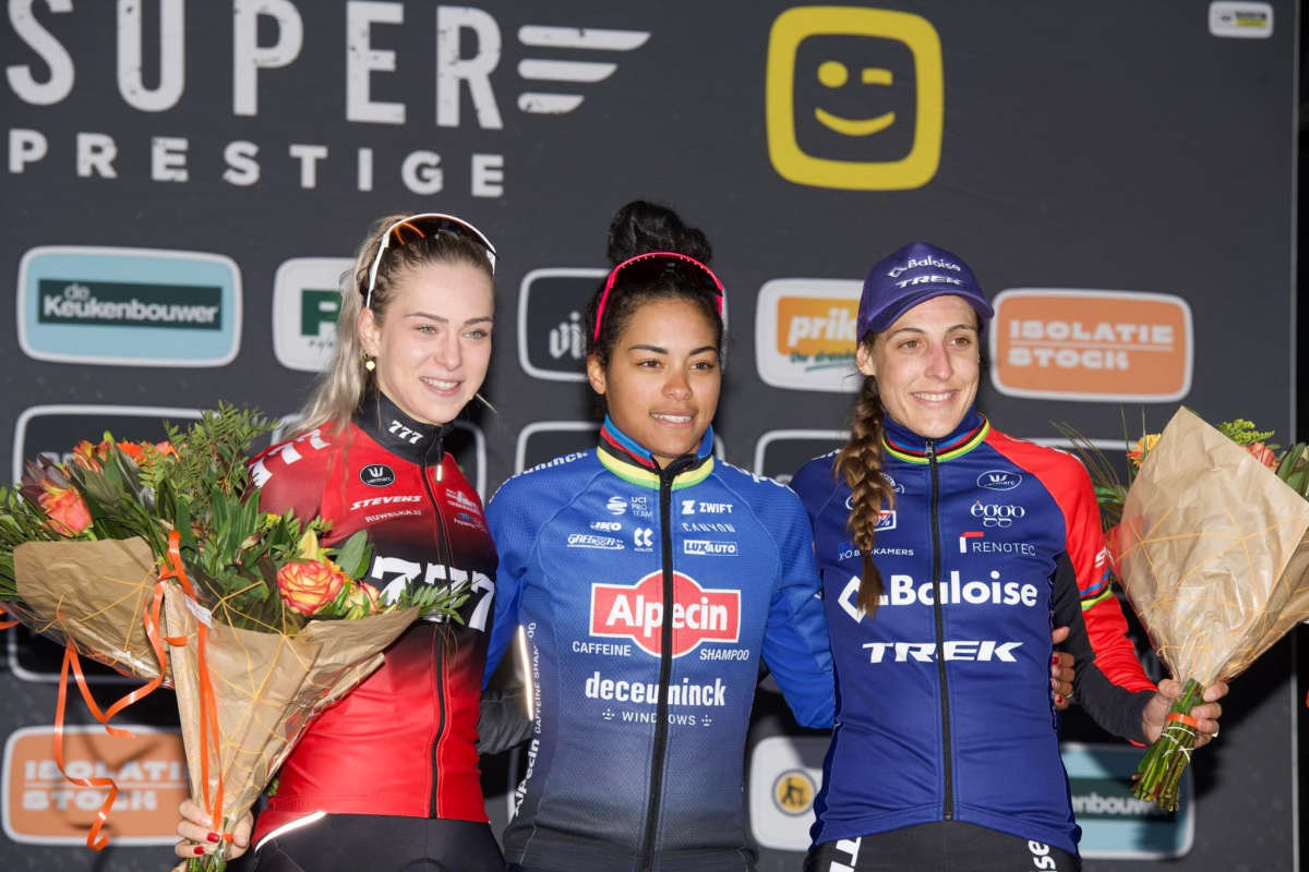 SP Zolder credit TFoto podium dames.jpg (756 KB)