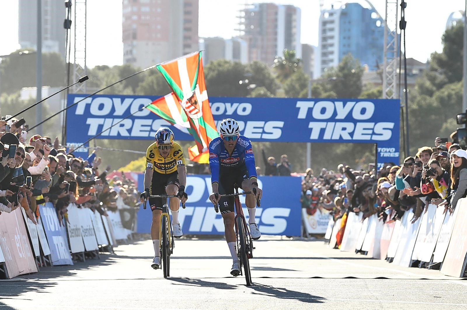 Van der Poel wint de Wereldbekermanche in Benidorm