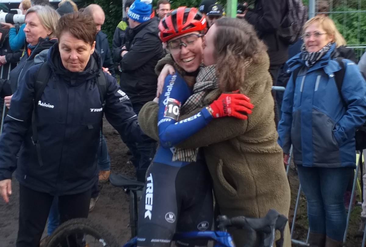 Knappe wereldbekerzege in Gavere voor Shirin van Anrooij