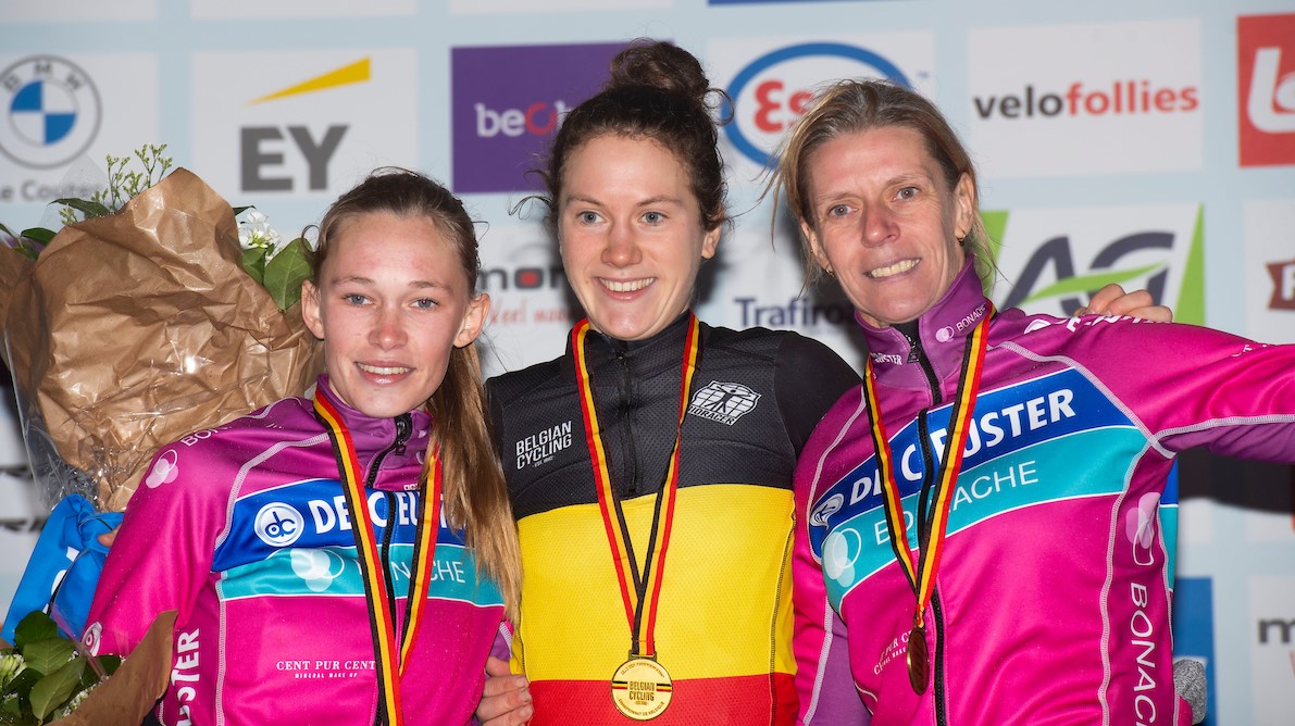 BK1_7080 podium dames club.jpg (293 KB)