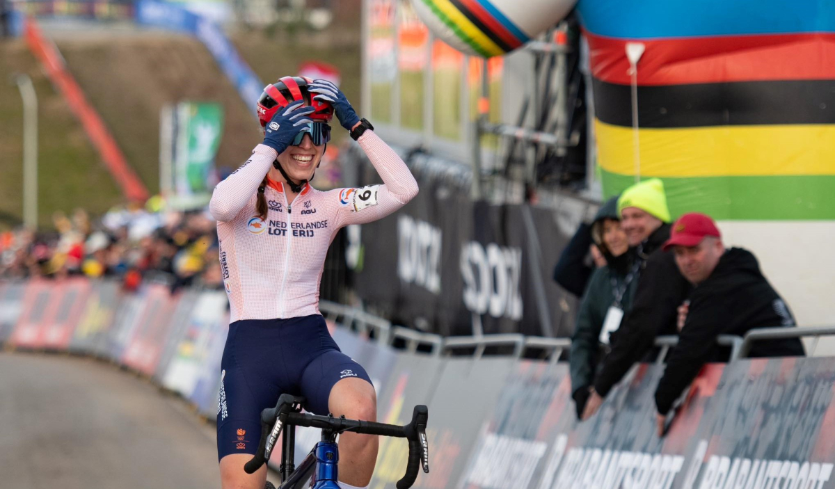 Shirin van Anrooij topt WK Cyclocross U23 dames