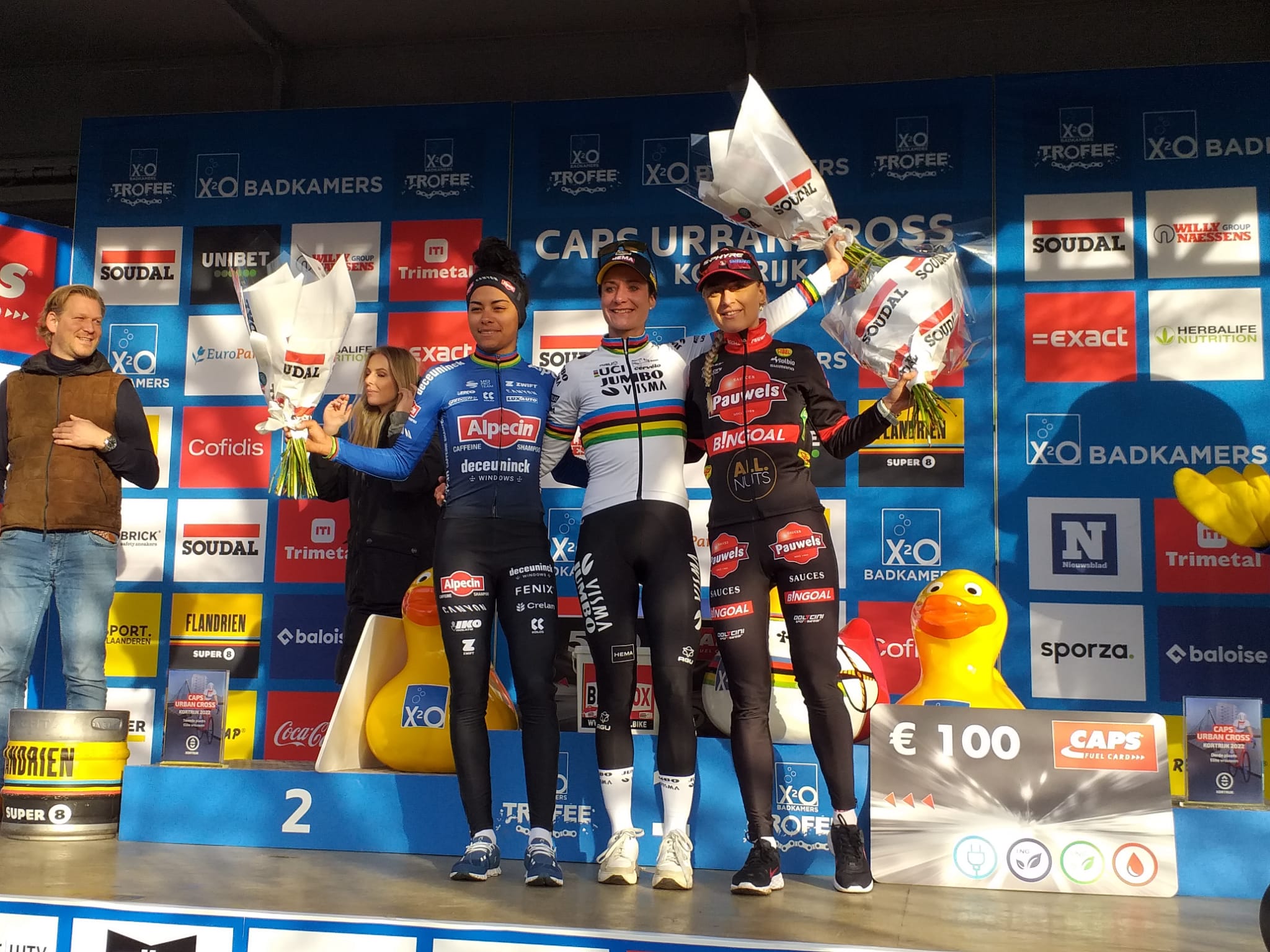 dames kortrijk podium.jpeg (395 KB)